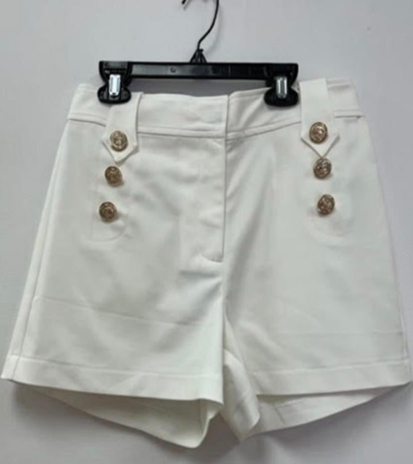 WHITE BOTTON ELEGANT SHORTS